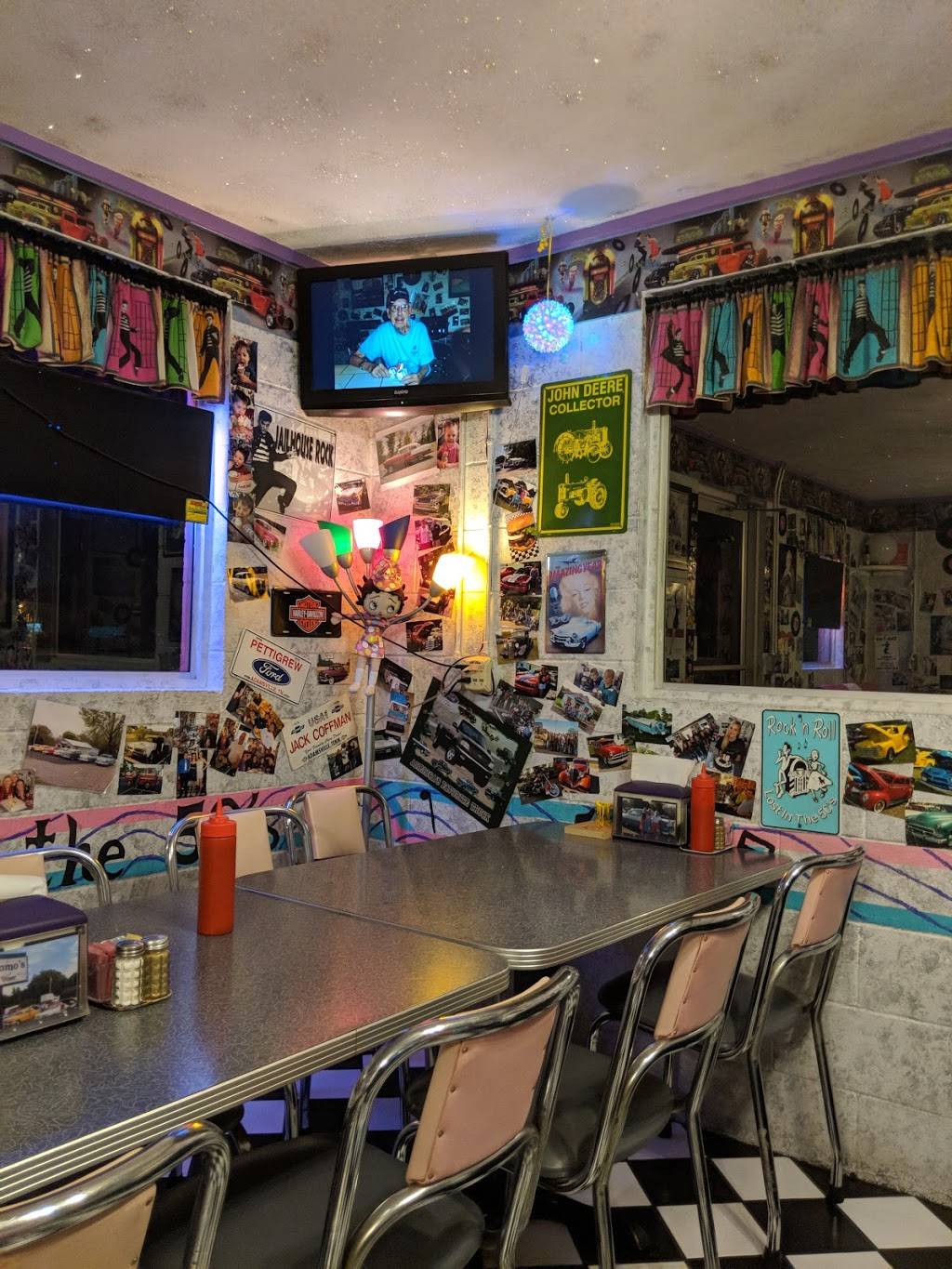 Kokomos 50s Diner | restaurant | 740 US-64, Adamsville, TN 38310, USA | 7316321958 OR +1 731-632-1958