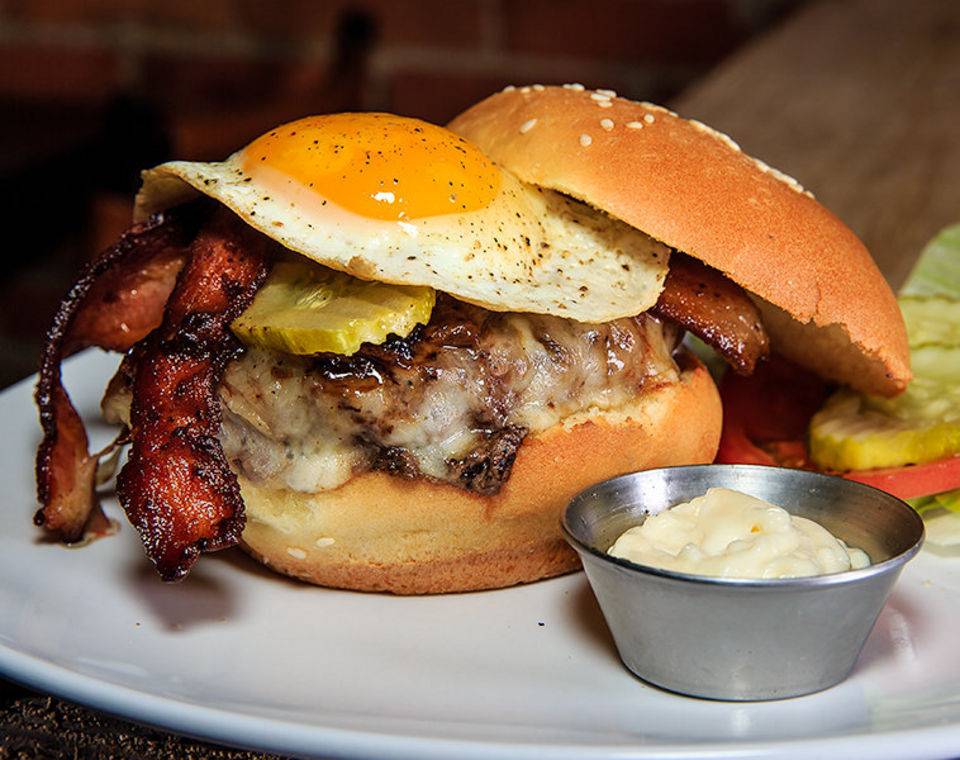 Flip Side Easton | restaurant | 3945 Easton Station, Columbus, OH 43219, USA | 6144723547 OR +1 614-472-3547