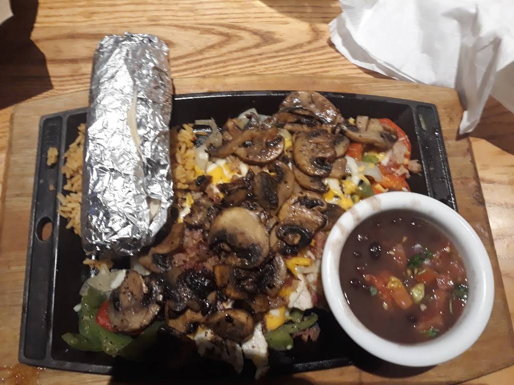 Chilis Grill & Bar | restaurant | 2200 Emporium Dr, Jackson, TN 38305, USA | 7316604440 OR +1 731-660-4440