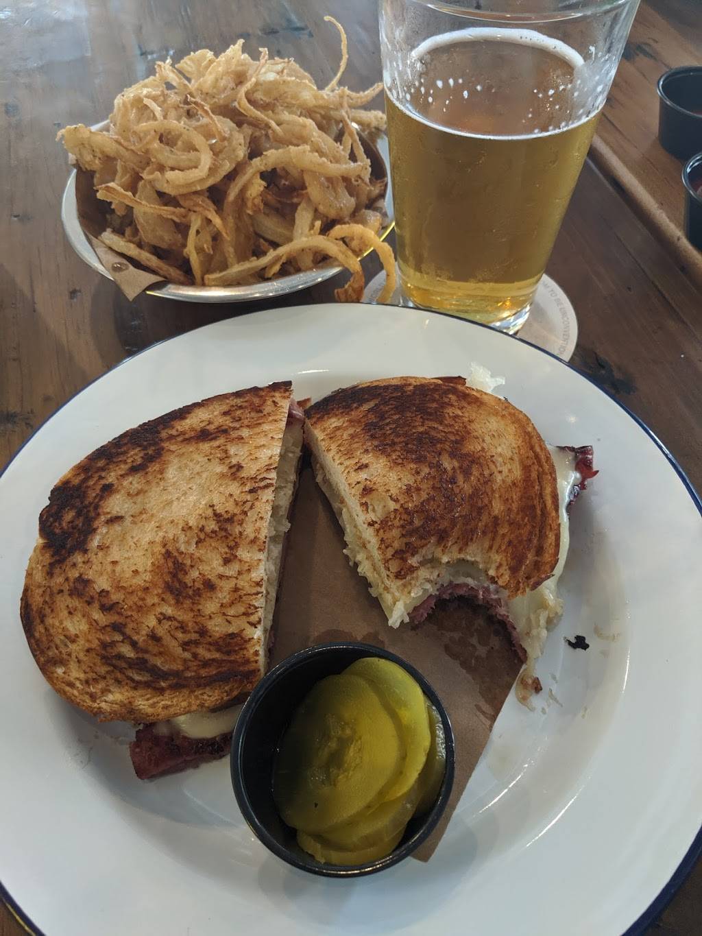 Haystack burgers and barley | restaurant | 6705 Main St, Frisco, TX 75034, USA | 9727043861 OR +1 972-704-3861