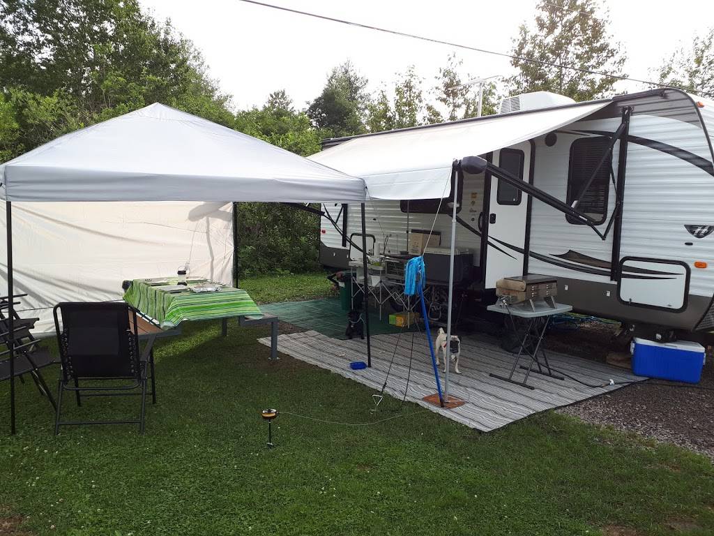 Casse-Croute du Camping Québec en Ville | restaurant | 2050 Rte De LAeroport, Quebec City, QC G2G 0A3, Canada | 4189148104 OR +1 418-914-8104