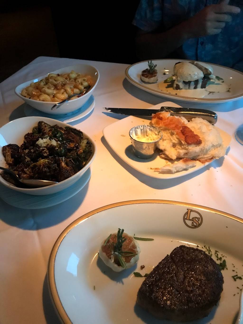 Larsens Steakhouse | restaurant | 16101 Ventura Blvd Suite 270, Encino, CA 91436, USA | 8183869500 OR +1 818-386-9500