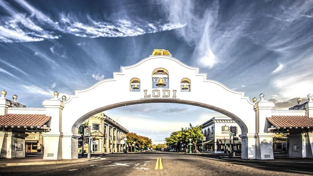 Francos Kitchen | restaurant | 10 W Oak St, Lodi, CA 95240, USA | 2094007164 OR +1 209-400-7164