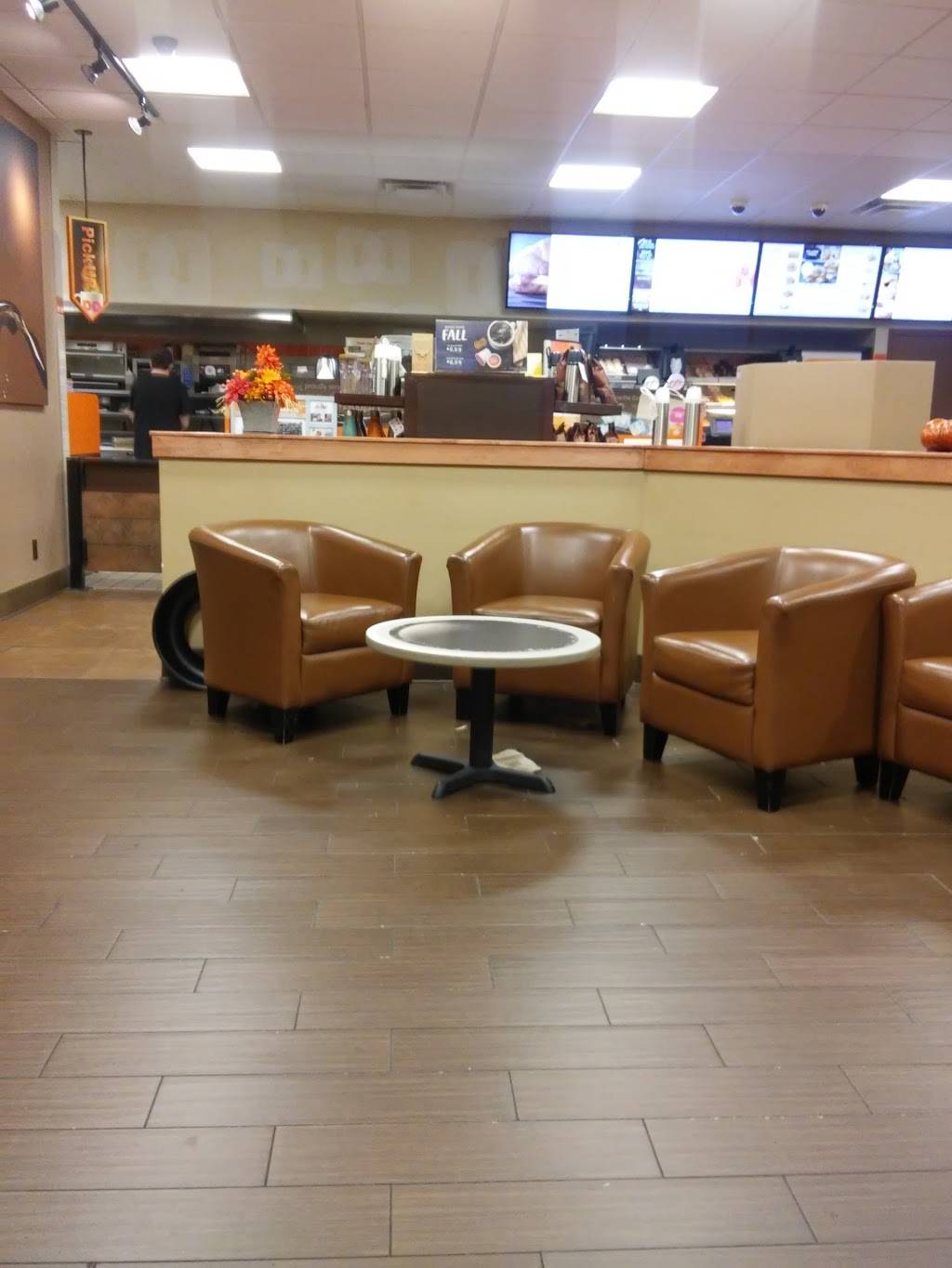 Dunkin | bakery | 590 Main St, Lewiston, ME 04240, USA | 2077836941 OR +1 207-783-6941