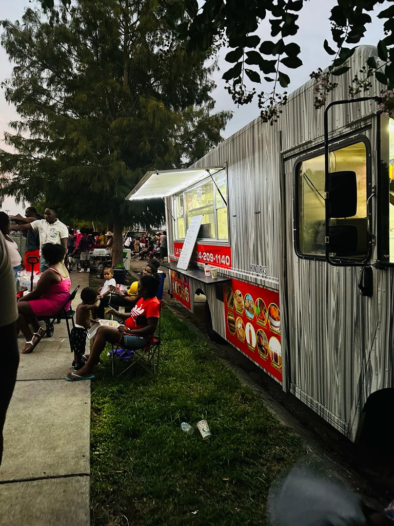 La sureña | restaurant | 8500 Chef Menteur Hwy, New Orleans, LA 70127, USA | 5042091140 OR +1 504-209-1140