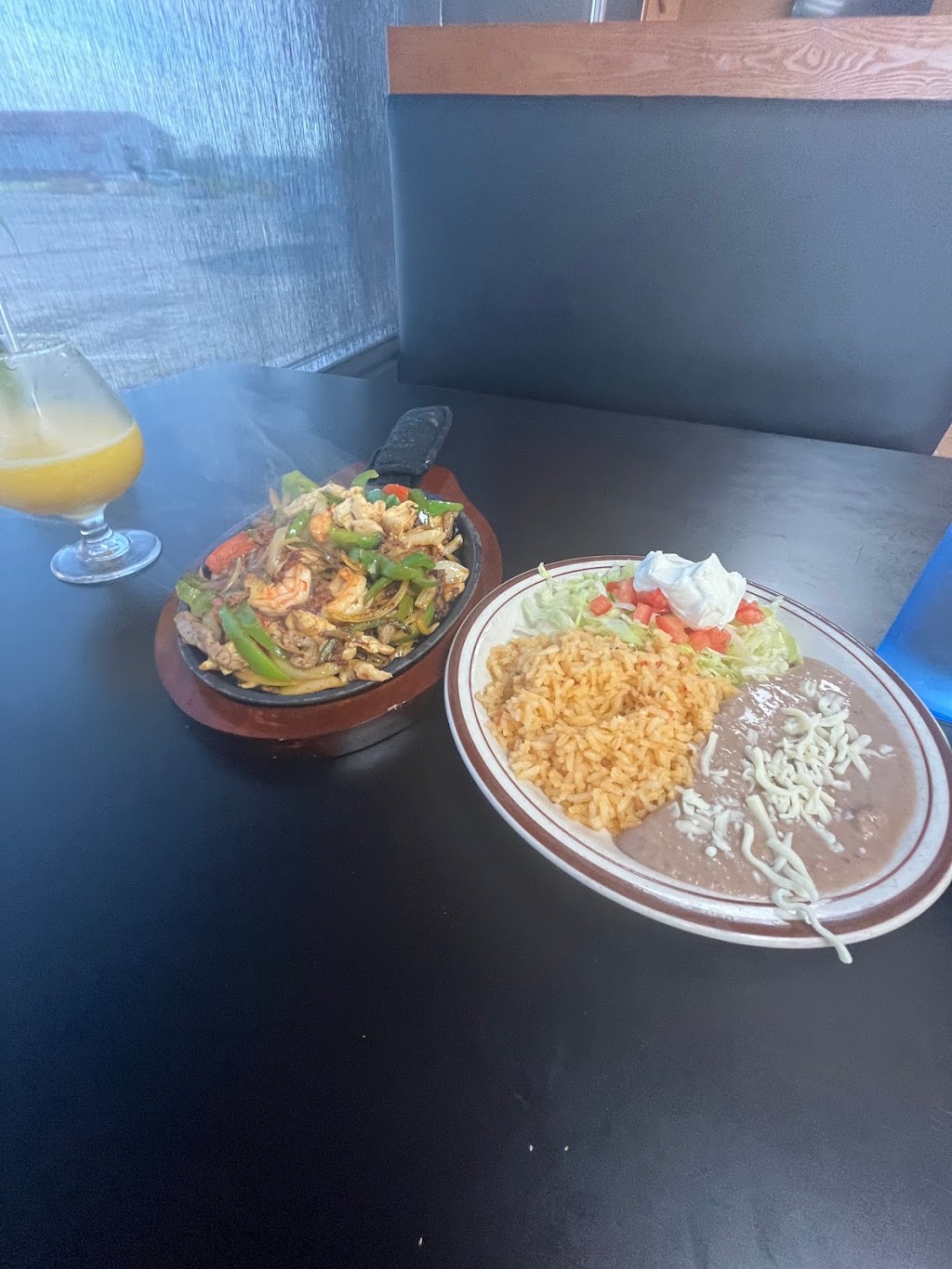 El Paradero Mexican Restaurant | restaurant | 7270 S Warren Rd, Warren, IN 46792, USA | 2603752891 OR +1 260-375-2891