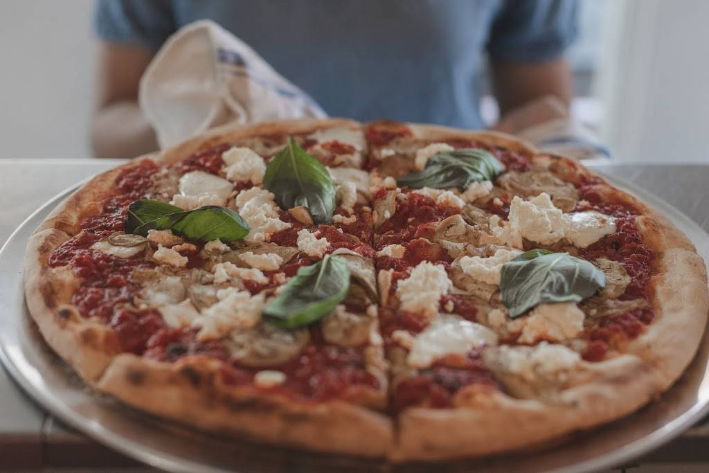 Tambolis Pasta & Pizza | restaurant | 1761 Madison Ave, Memphis, TN 38104, USA | 9014108866 OR +1 901-410-8866