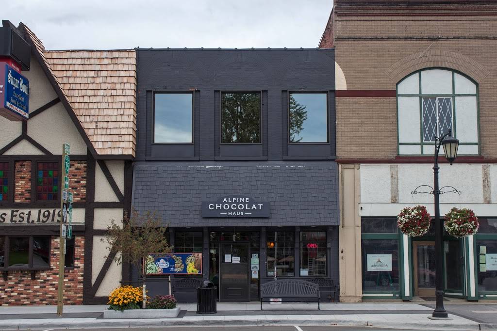 Alpine Chocolat Haus | restaurant | 208 W Main St, Gaylord, MI 49735, USA | 9897321077 OR +1 989-732-1077