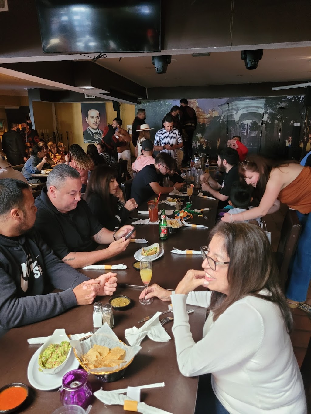 El Mariachi Bar & Grill | restaurant | 650 N Tustin St, Orange, CA 92867, USA | 7146029914 OR +1 714-602-9914