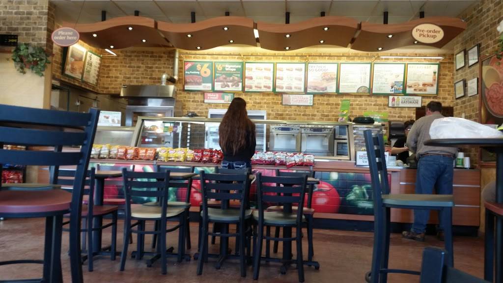 Subway Restaurants | restaurant | 445 E Linn St, Canton, IL 61520, USA | 3096474009 OR +1 309-647-4009