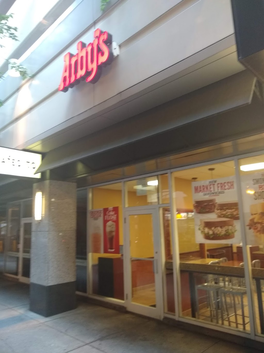 Arbys | meal takeaway | 5 N Wells St, Chicago, IL 60606, USA | 3123451771 OR +1 312-345-1771