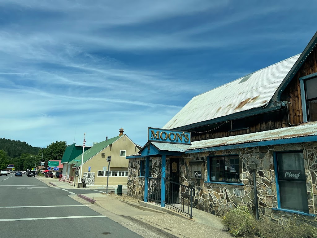 Moons | cafe | 497 Lawrence St, Quincy, CA 95971, USA | 5302839900 OR +1 530-283-9900