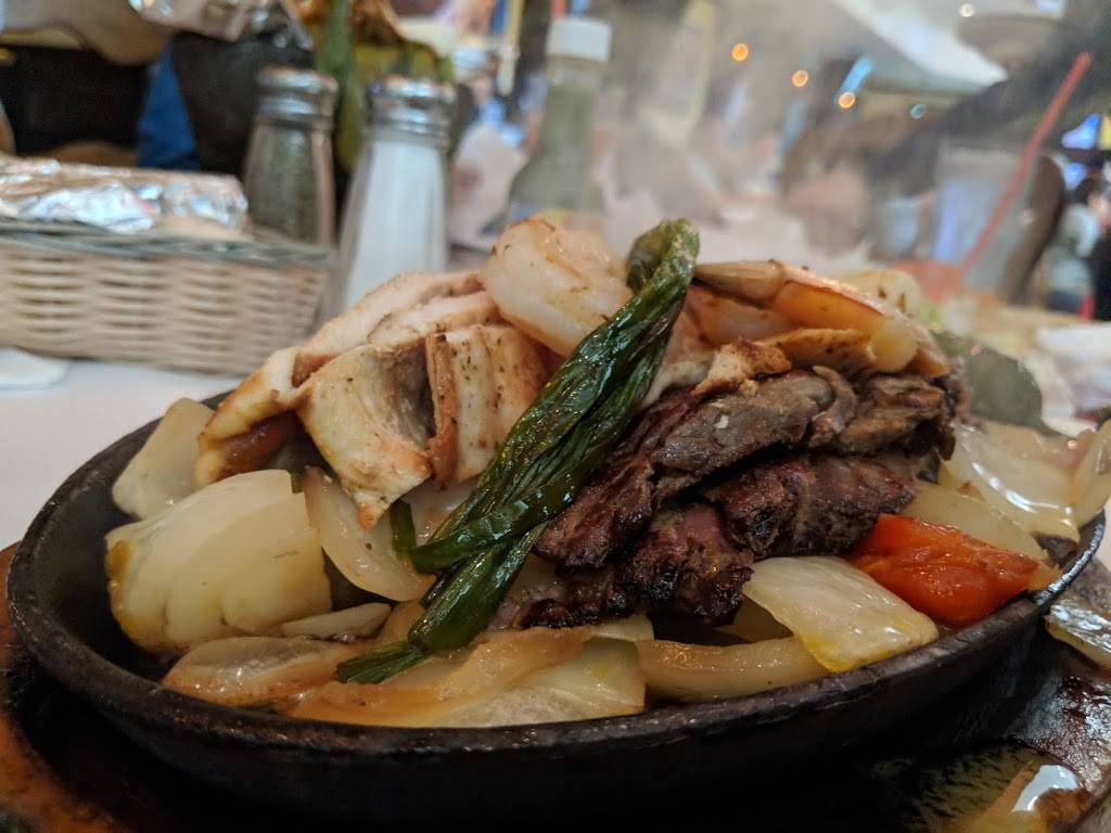 El Pescador Family Restaurant | restaurant | 17421 S Avalon Blvd A, Carson, CA 90746, USA | 3103273774 OR +1 310-327-3774