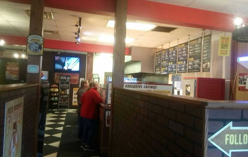 Dickeys Barbecue Pit | restaurant | 311 E Clairemont Ave, Eau Claire, WI 54701, USA | 7158309790 OR +1 715-830-9790