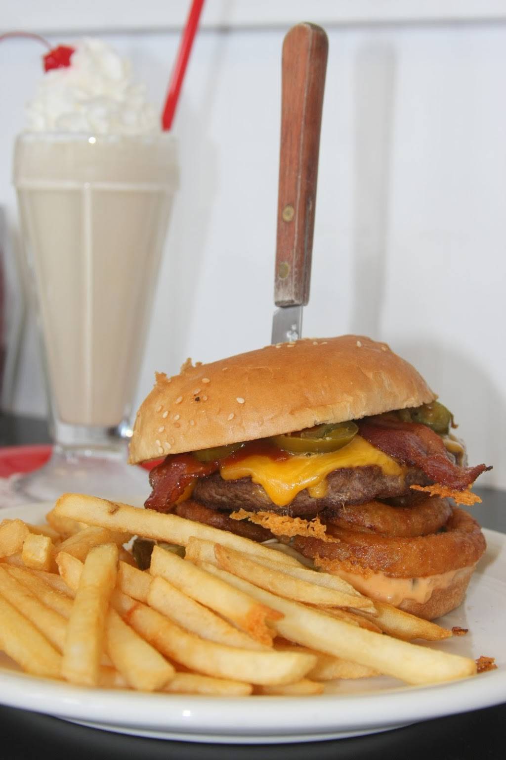 The Red Hut Café | cafe | 3660 Lake Tahoe Blvd, South Lake Tahoe, CA 96150, USA | 5305441595 OR +1 530-544-1595