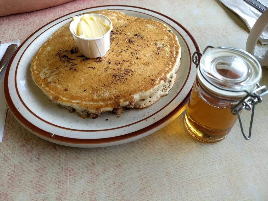 Crossroads Diner | restaurant | 22474 US-11, Watertown, NY 13601, USA | 3157829591 OR +1 315-782-9591