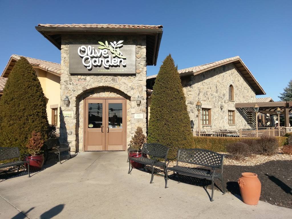 Olive Garden Italian Restaurant | meal takeaway | 15090 W 119th St, Olathe, KS 66062, USA | 9137684372 OR +1 913-768-4372