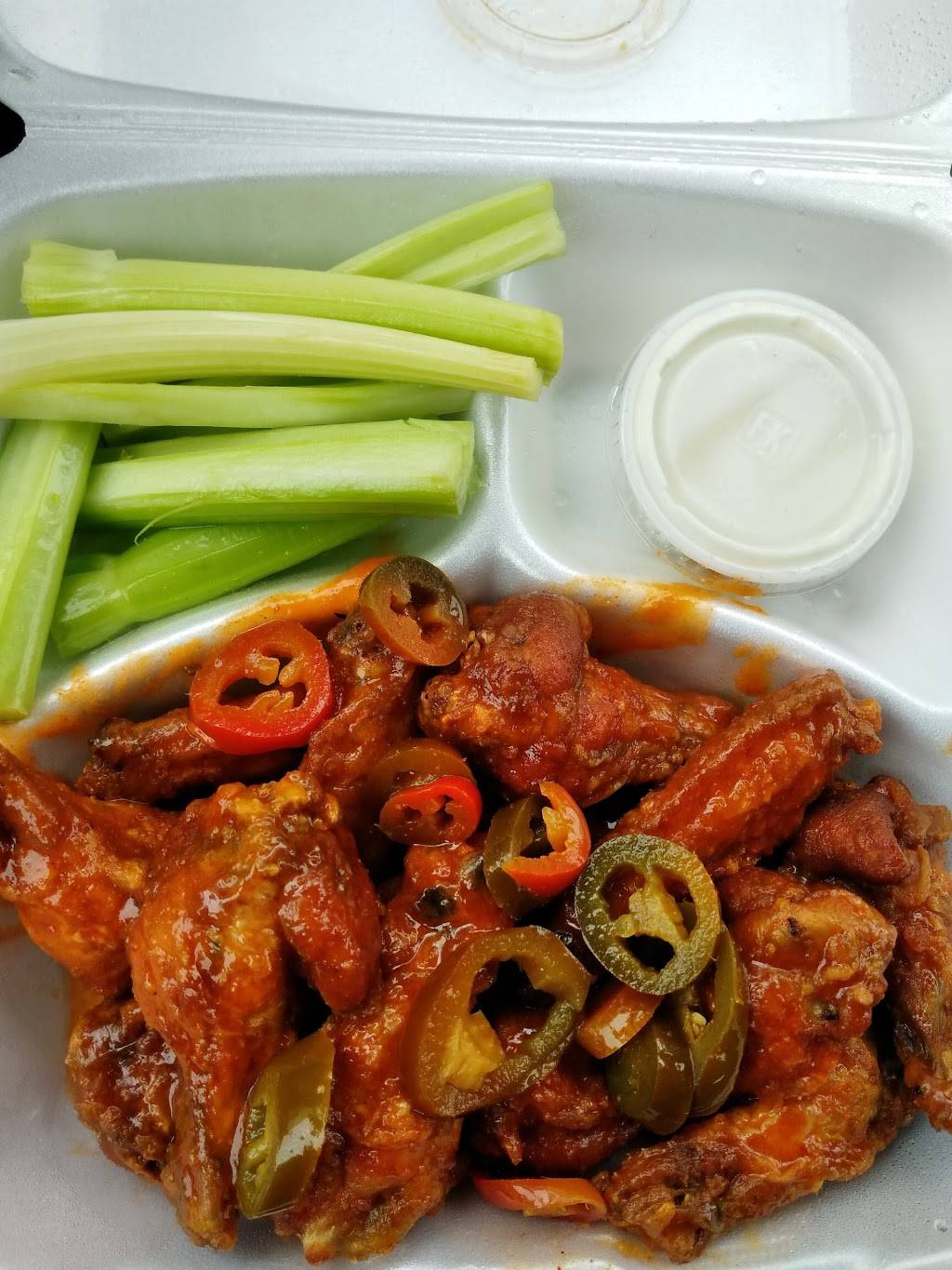 Buffalo Joe’s | restaurant | 1841 Howard St, Chicago, IL 60626, USA | 7737647300 OR +1 773-764-7300