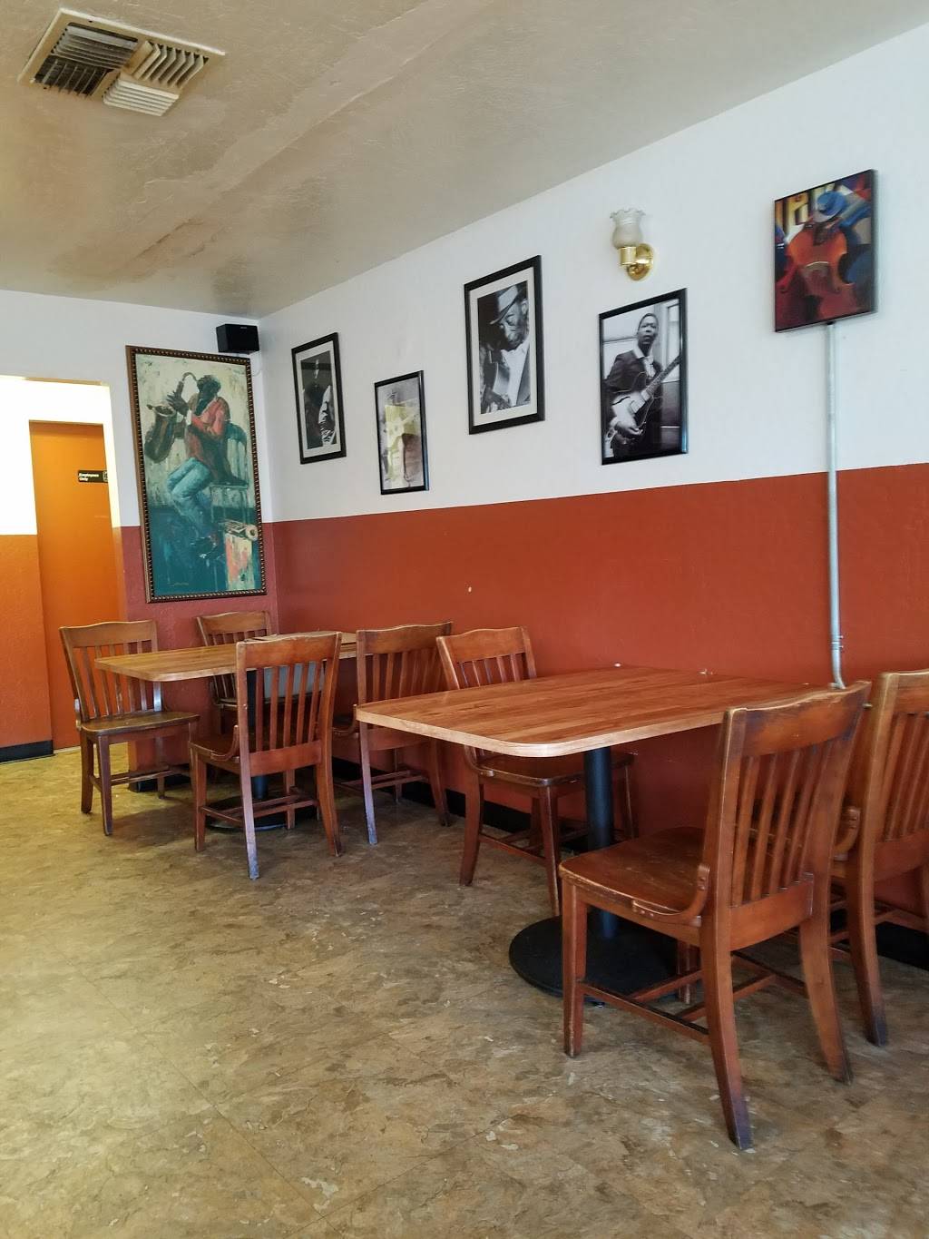 T & R Taste of Texas Barbeque | restaurant | 3621 Broadway, Sacramento, CA 95817, USA | 9167391669 OR +1 916-739-1669