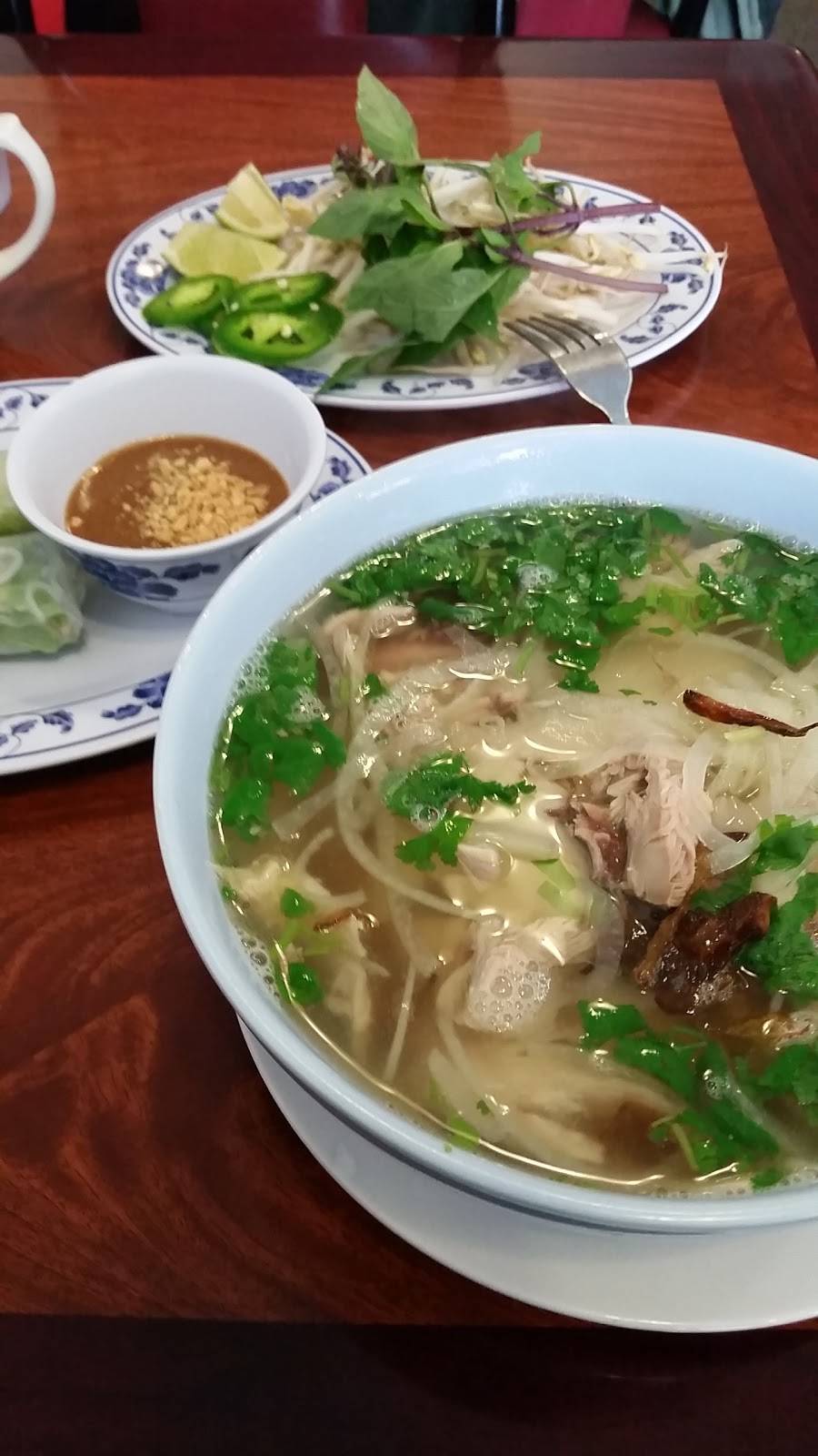 New Saigon Restaurant | restaurant | 333 Union Ave #201, Bakersfield, CA 93307, USA | 6616312538 OR +1 661-631-2538