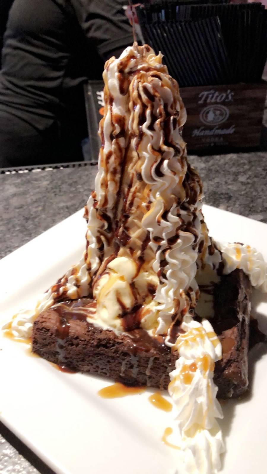 Black Rock Bar & Grill | restaurant | 2745 Fairfield Commons Blvd, Beavercreek Township, OH 45431, USA | 9379880026 OR +1 937-988-0026