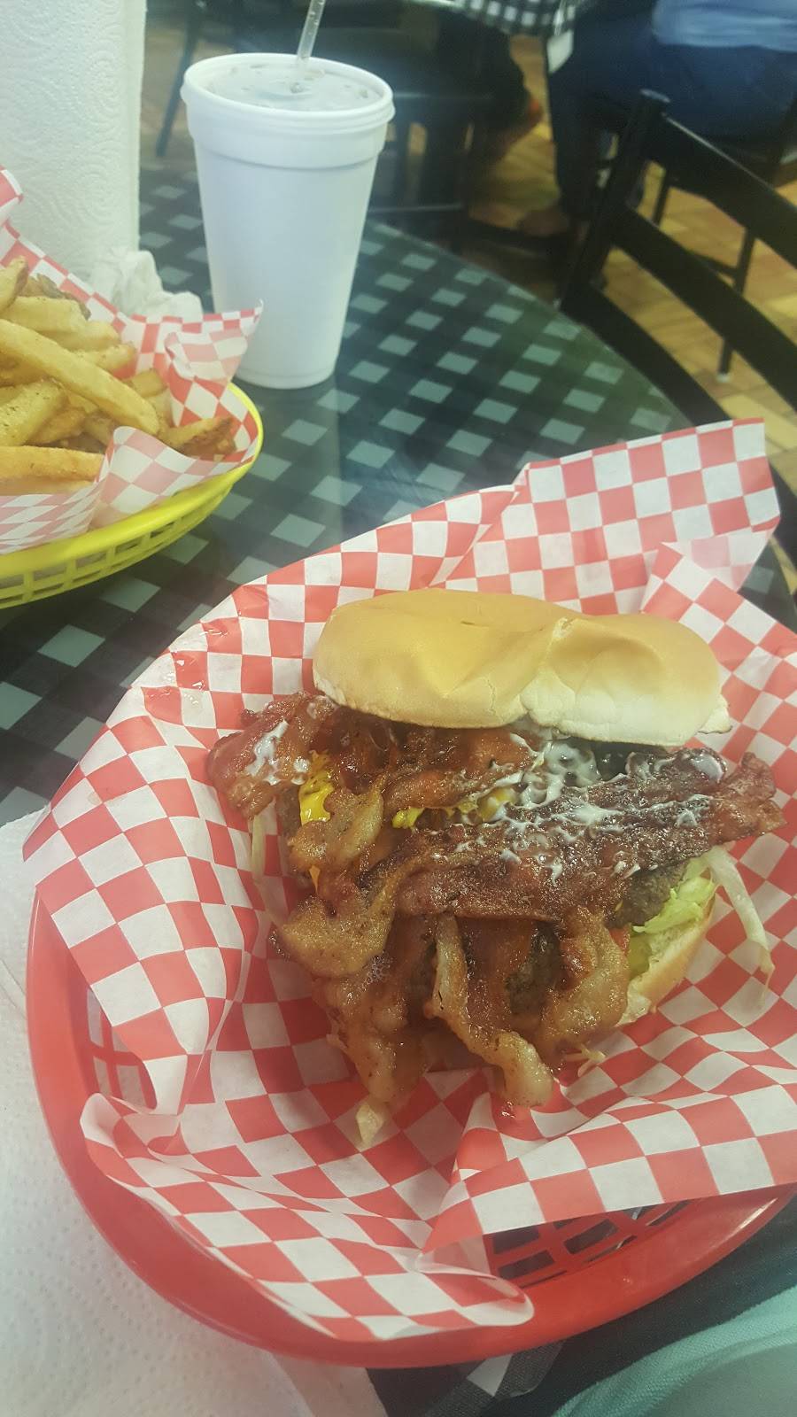 Porky’s Burgers & Wings | restaurant | 4612 Gus Thomasson Rd, Mesquite, TX 75150, USA | 9728639220 OR +1 972-863-9220