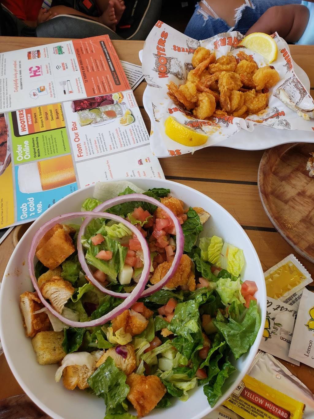 Hooters | meal takeaway | 381 Mandalay Ave, Clearwater, FL 33767, USA | 7274437263 OR +1 727-443-7263