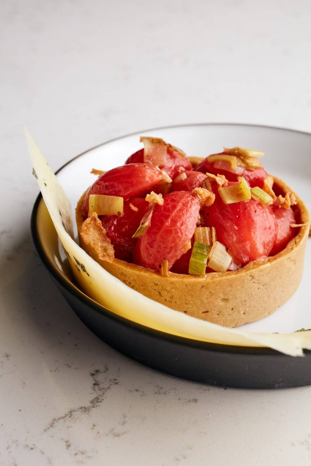 Adorn Bar & Restaurant | restaurant | 120 E Delaware Pl, Chicago, IL 60611, USA | 3122808800 OR +1 312-280-8800