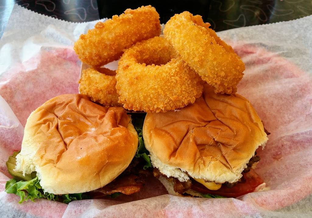 Carls Townhouse | restaurant | 95 W 2nd St, Chillicothe, OH 45601, USA | 7407731660 OR +1 740-773-1660