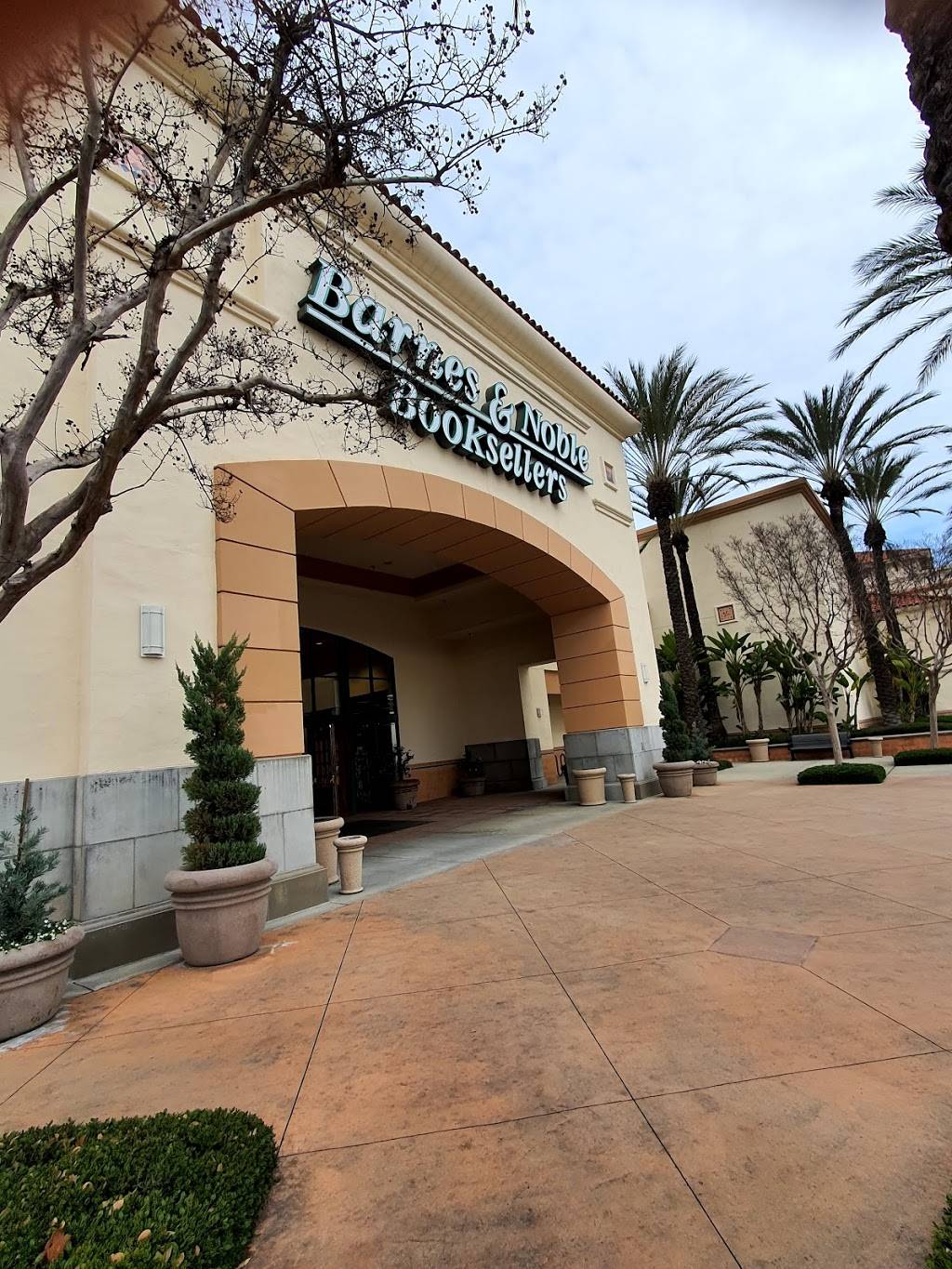 Jollibee | restaurant | 11098 Foothill Blvd Ste 120, Rancho Cucamonga, CA 91730, USA | 9099192466 OR +1 909-919-2466