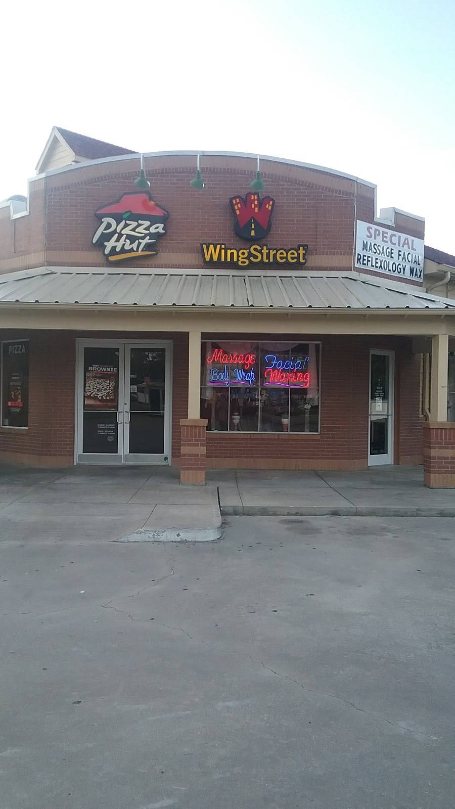 Pizza Hut | restaurant | 13750 N Eldridge Pkwy, Cypress, TX 77429, USA | 2812576172 OR +1 281-257-6172