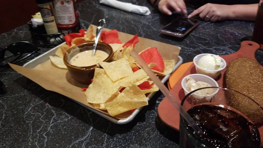 Tuckers American Favorites | restaurant | 2441 State St #6, New Albany, IN 47150, USA | 8129449999 OR +1 812-944-9999