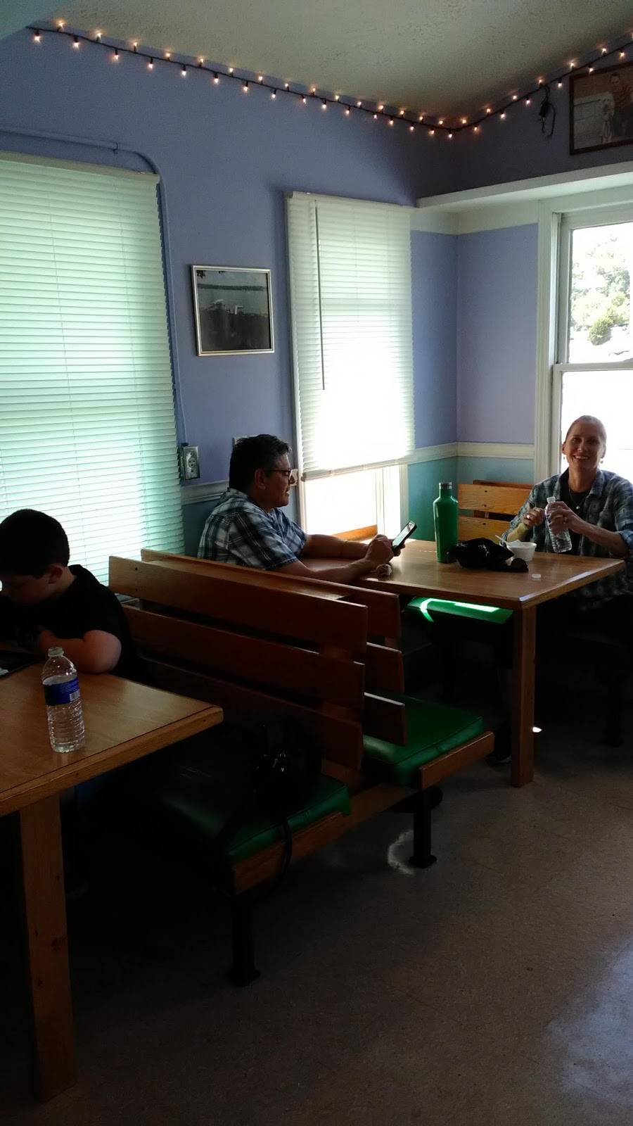 Prancers Ice Cream | restaurant | 76 Lake St, Le Roy, NY 14482, USA | 5855025024 OR +1 585-502-5024