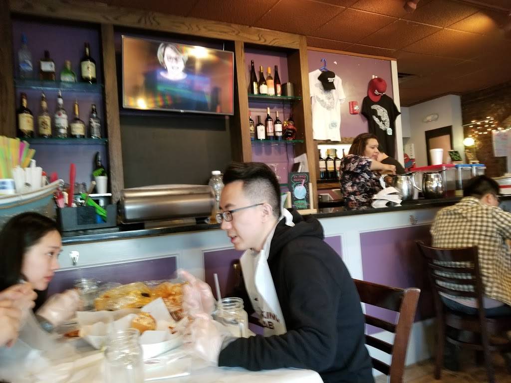 Shaking Crab | restaurant | 203 Adams St, Newton, MA 02458, USA | 6177951630 OR +1 617-795-1630