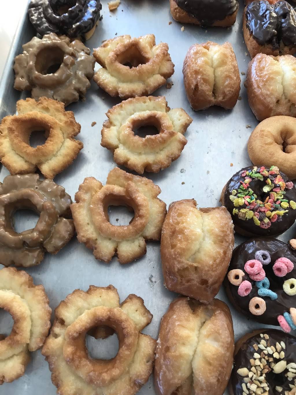 King donuts | cafe | 4417 Eagle Rock Blvd, Los Angeles, CA 90041, USA | 3232540644 OR +1 323-254-0644