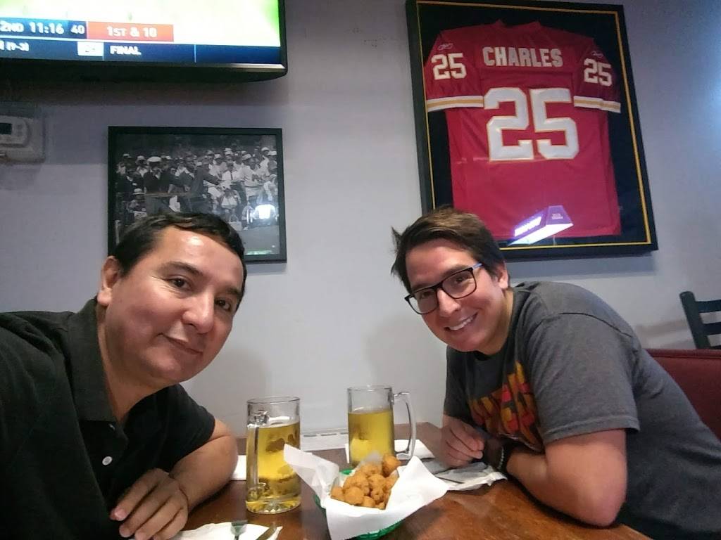 Drivers Sports Cafe | restaurant | 8220 Metcalf Ave, Overland Park, KS 66204, USA | 9133835353 OR +1 913-383-5353