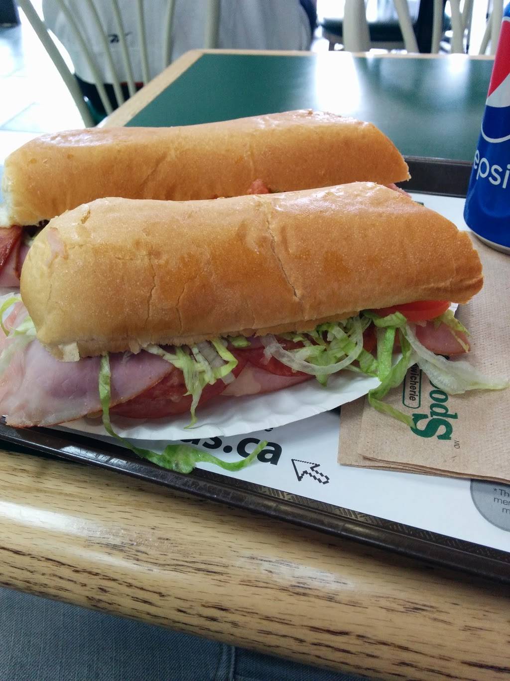 Dagwoods La Sandwicherie | restaurant | 3343 Boulevard des Sources, Dollard-des-Ormeaux, QC H9B 1Z8, Canada | 5146852046 OR +1 514-685-2046