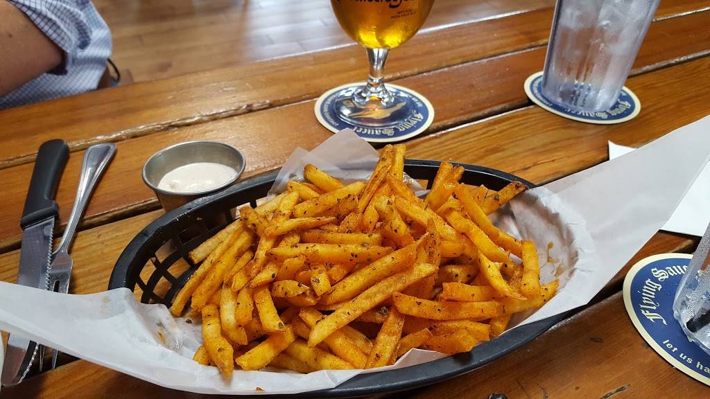 Flying Saucer Draught Emporium | restaurant | 14999 Montfort Dr, Dallas, TX 75254, USA | 9729917093 OR +1 972-991-7093