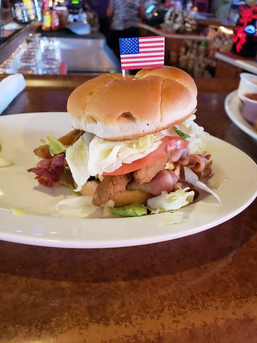 Billy Bobs - Under the Water Tower | restaurant | 105 E Broadway St, Ogden, IL 61859, USA | 2175822277 OR +1 217-582-2277