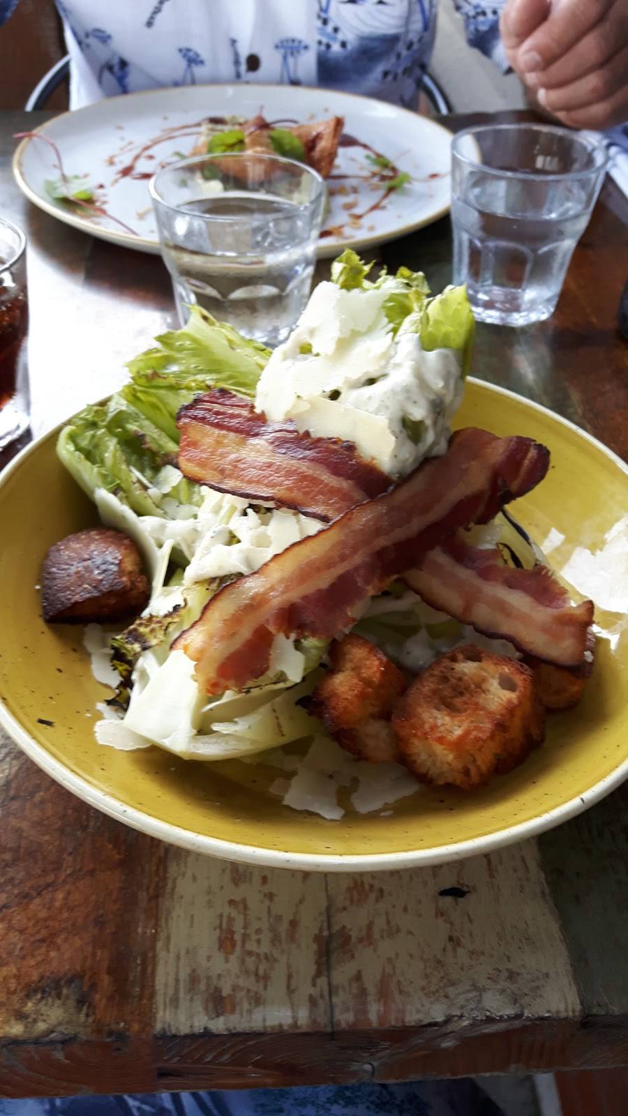 Pic Bois Bistro Terrasse | restaurant | 30 Rue Émile-Despins, Charlemagne, QC J5Z 3L6, Canada | 4506577878 OR +1 450-657-7878