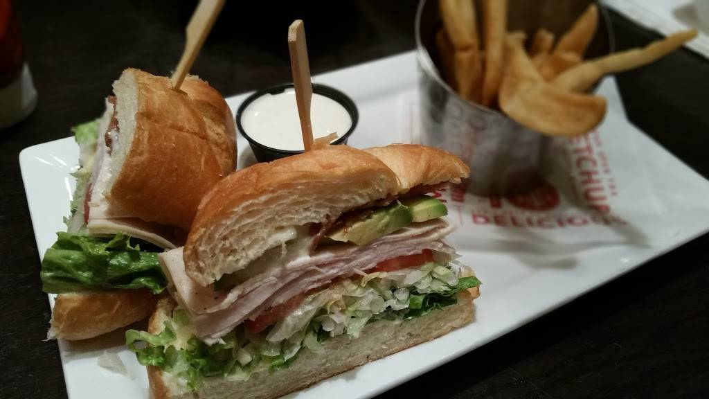 Red Robin Gourmet Burgers and Brews | restaurant | 8245 Laguna Blvd, Elk Grove, CA 95624, USA | 9166830370 OR +1 916-683-0370