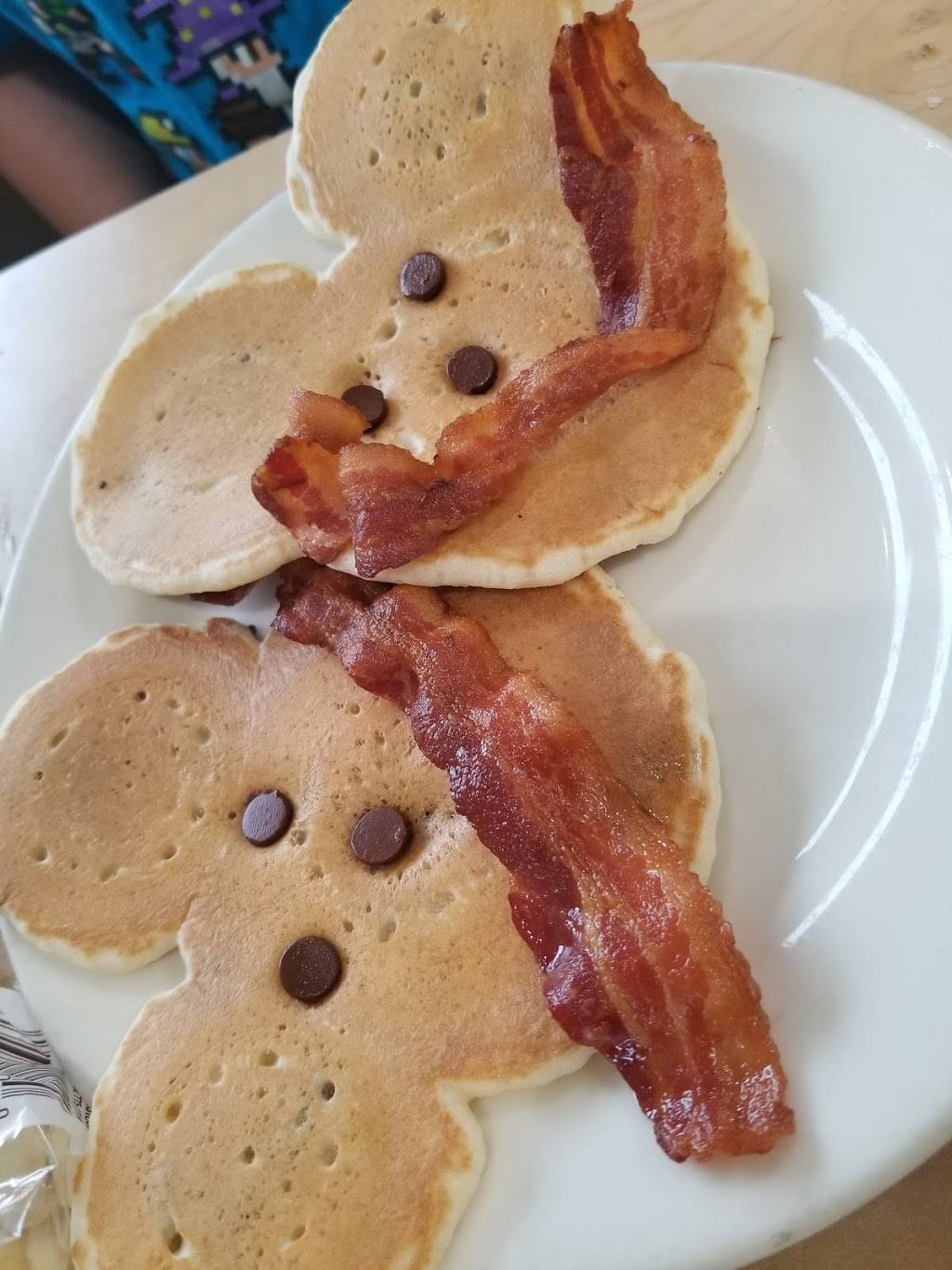 Flamingo Family Restaurant | restaurant | 22201 Ecorse Rd, Taylor, MI 48180, USA | 3132951203 OR +1 313-295-1203