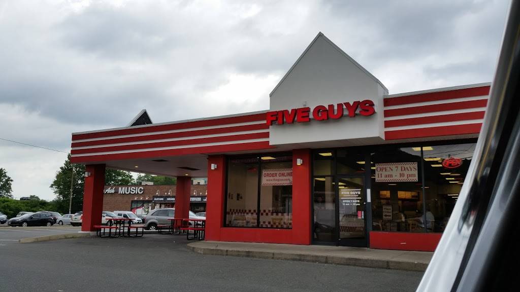 Five Guys | meal takeaway | 75 Amity Rd, New Haven, CT 06515, USA | 2032853016 OR +1 203-285-3016