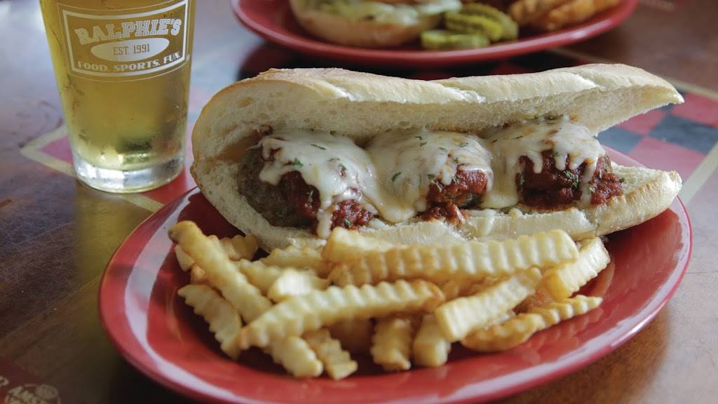 Ralphies Sports Eatery | restaurant | 3005 Navarre Ave, Oregon, OH 43616, USA | 4196932500 OR +1 419-693-2500