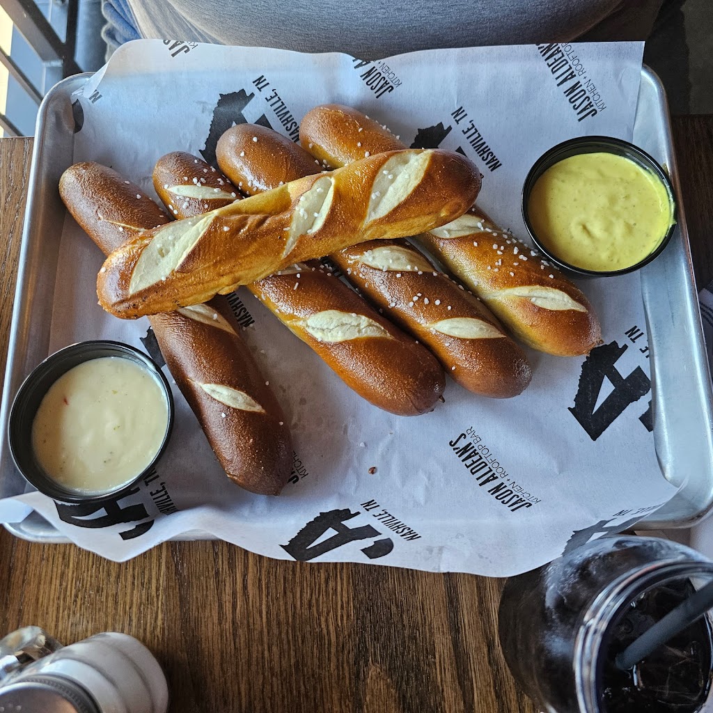 Jason Aldeans Kitchen & Rooftop Bar | restaurant | 644 Parkway, Gatlinburg, TN 37738, USA | 8652259628 OR +1 865-225-9628