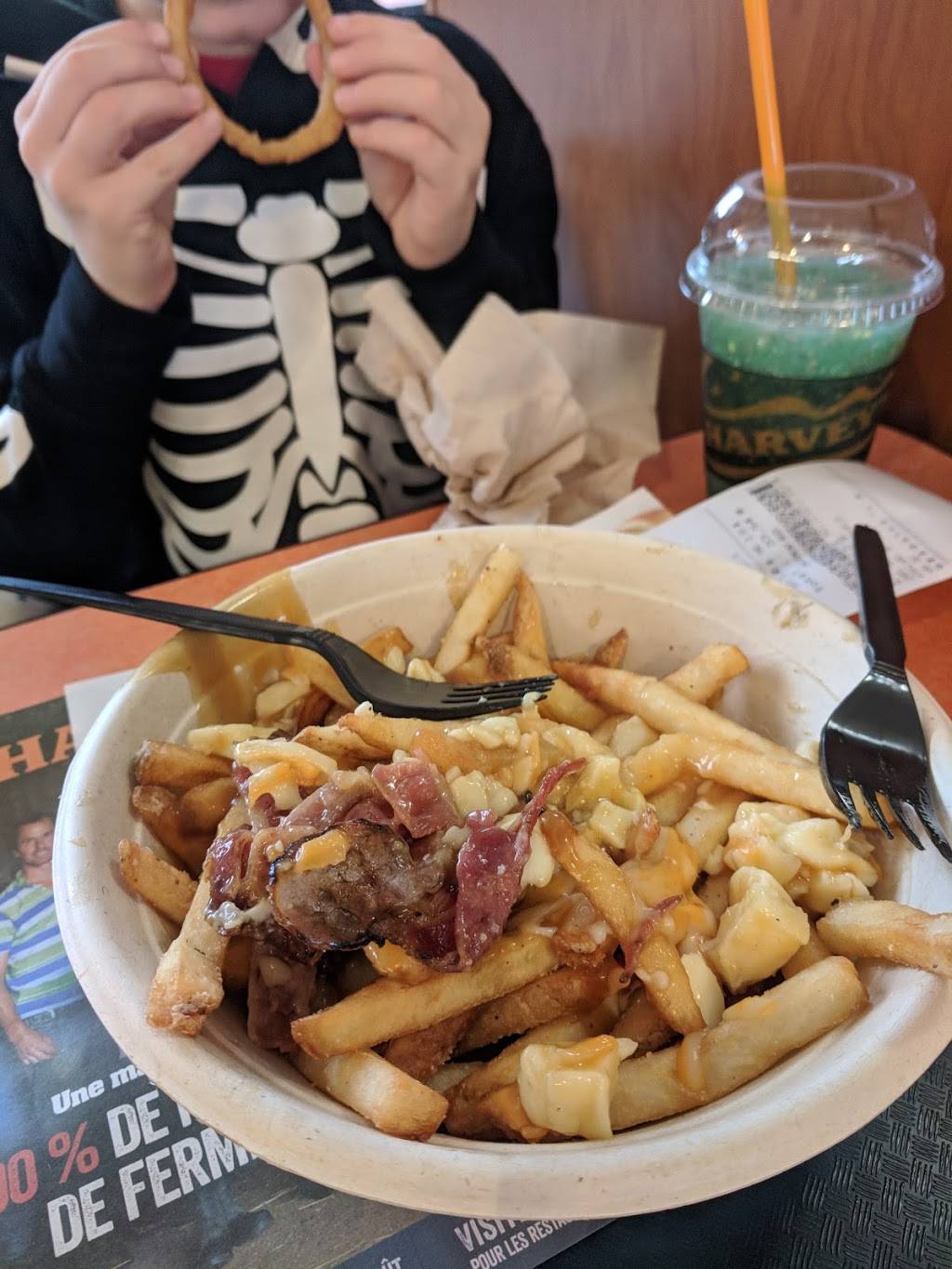 Harveys | restaurant | 2986 Boulevard Saint-Charles, Kirkland, QC H9H 3B7, Canada | 5146978729 OR +1 514-697-8729