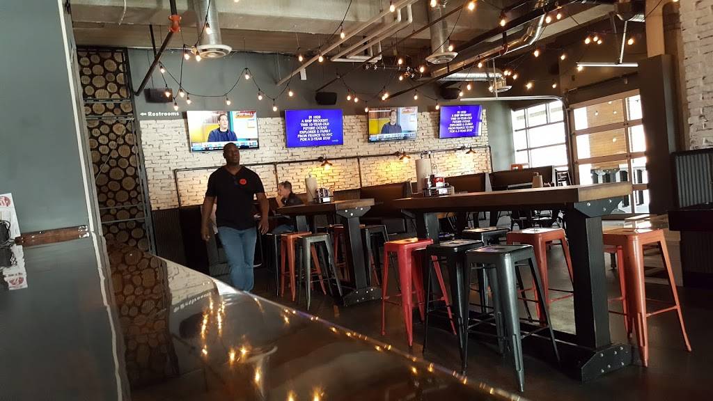 Famous Daves Bar-B-Que | restaurant | 800 W Lake St, Minneapolis, MN 55408, USA | 6122388070 OR +1 612-238-8070