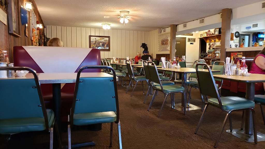 Chuckwagon | restaurant | 888 N Business Route 5, Camdenton, MO 65020, USA | 5733465050 OR +1 573-346-5050