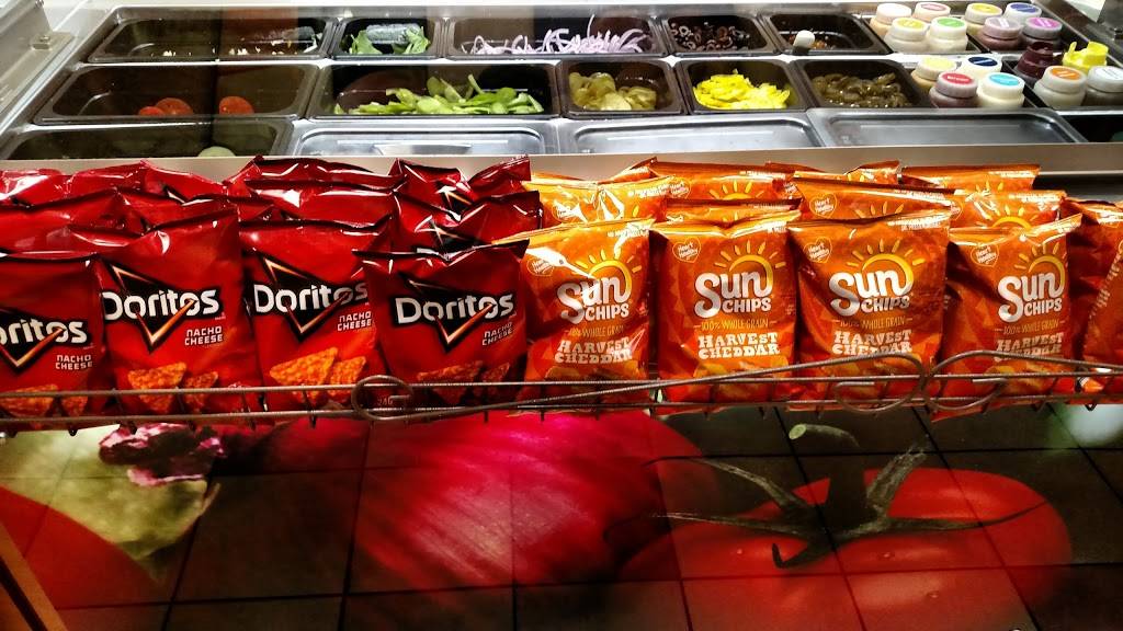 Subway | restaurant | 853 Russell Ave, Gaithersburg, MD 20877, USA | 2402522918 OR +1 240-252-2918