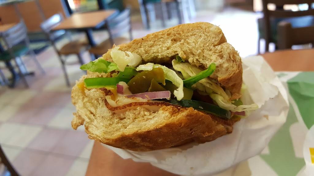 Subway | restaurant | 450 W El Monte Way, Dinuba, CA 93618, USA | 5595950916 OR +1 559-595-0916
